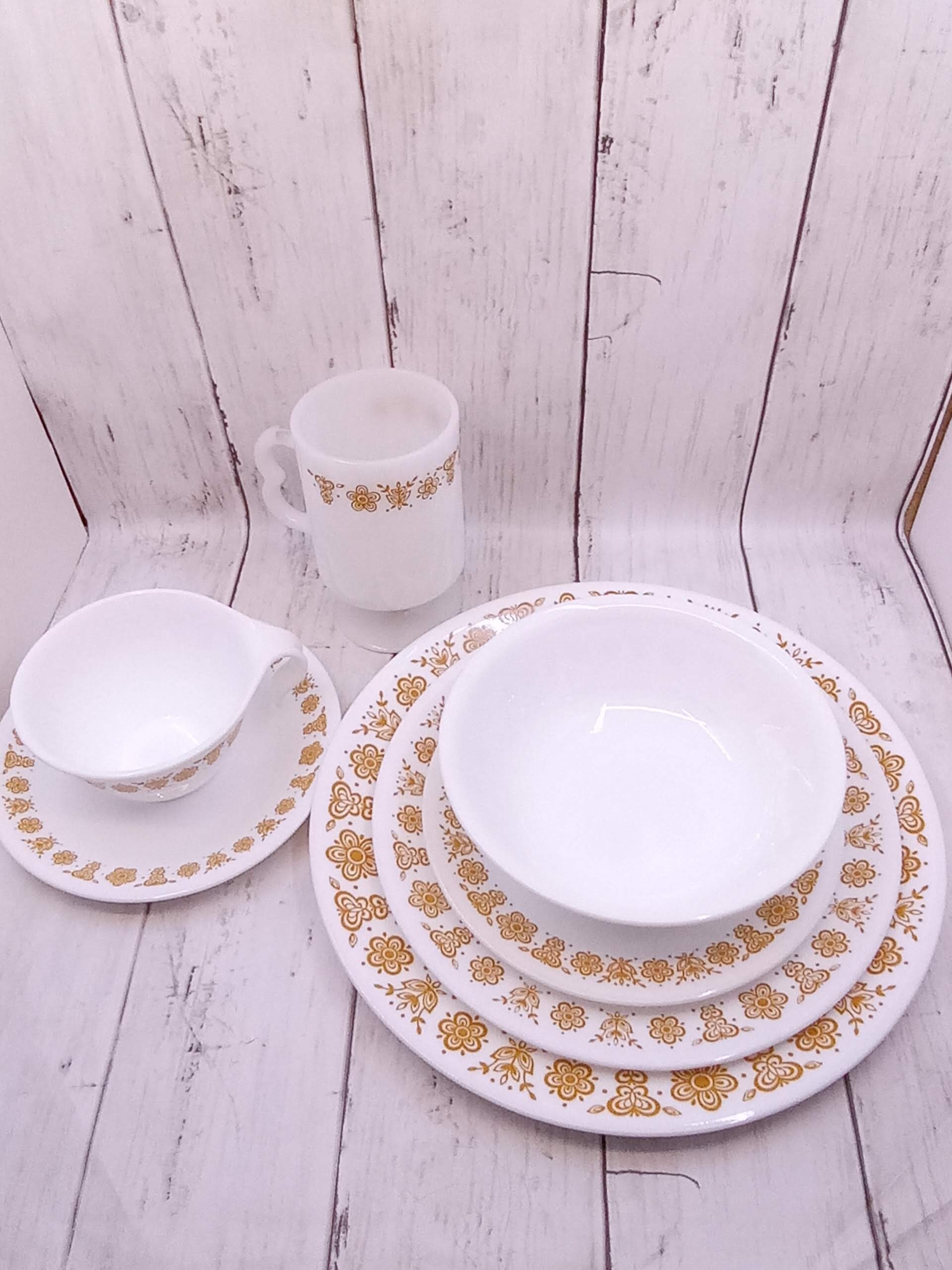 Corelle Butterfly Gold カップ＆ソーサ プレート8点セット Vtg Butterfly Gold Corelle by Corning Dishware Set & Serving