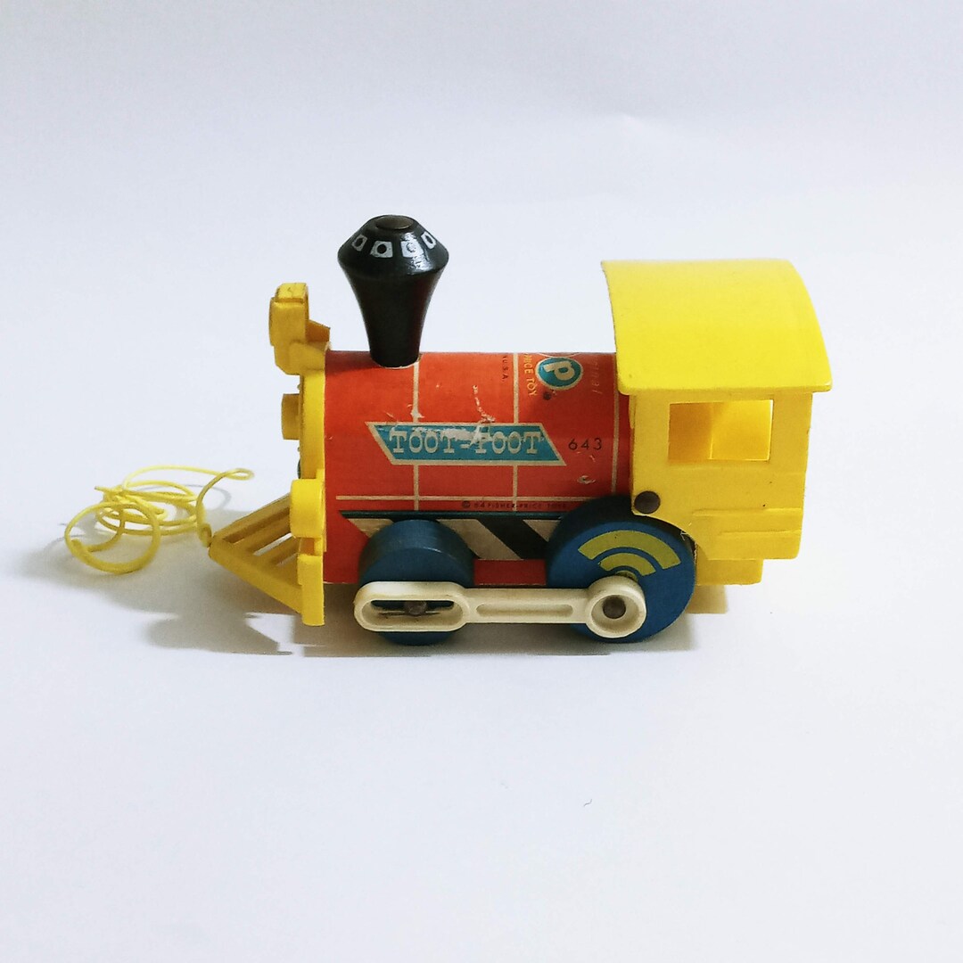 Vintage Fisher Price Toot Toot Pull Toy 643 Wooden Train
