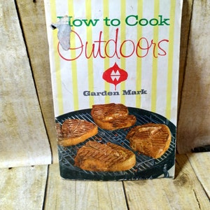 Vtg How to Cook Outdoors Cookbook Garden Mark 1961 Grilling Barbecue  (bb10)