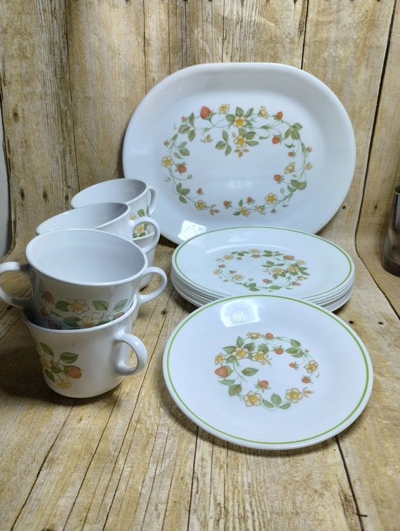 ヴィンテージ、corelle FLORIA 食器セット❣️ Vtg Corelle Strawberry Sunday Dinnerware Plates Bowls Mugs Corning