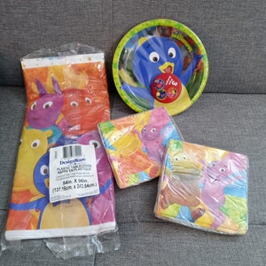 Backyardagains Birthday Party Pack Table Cloth Napkins Paper Plates Set of 4 NOS (mt)