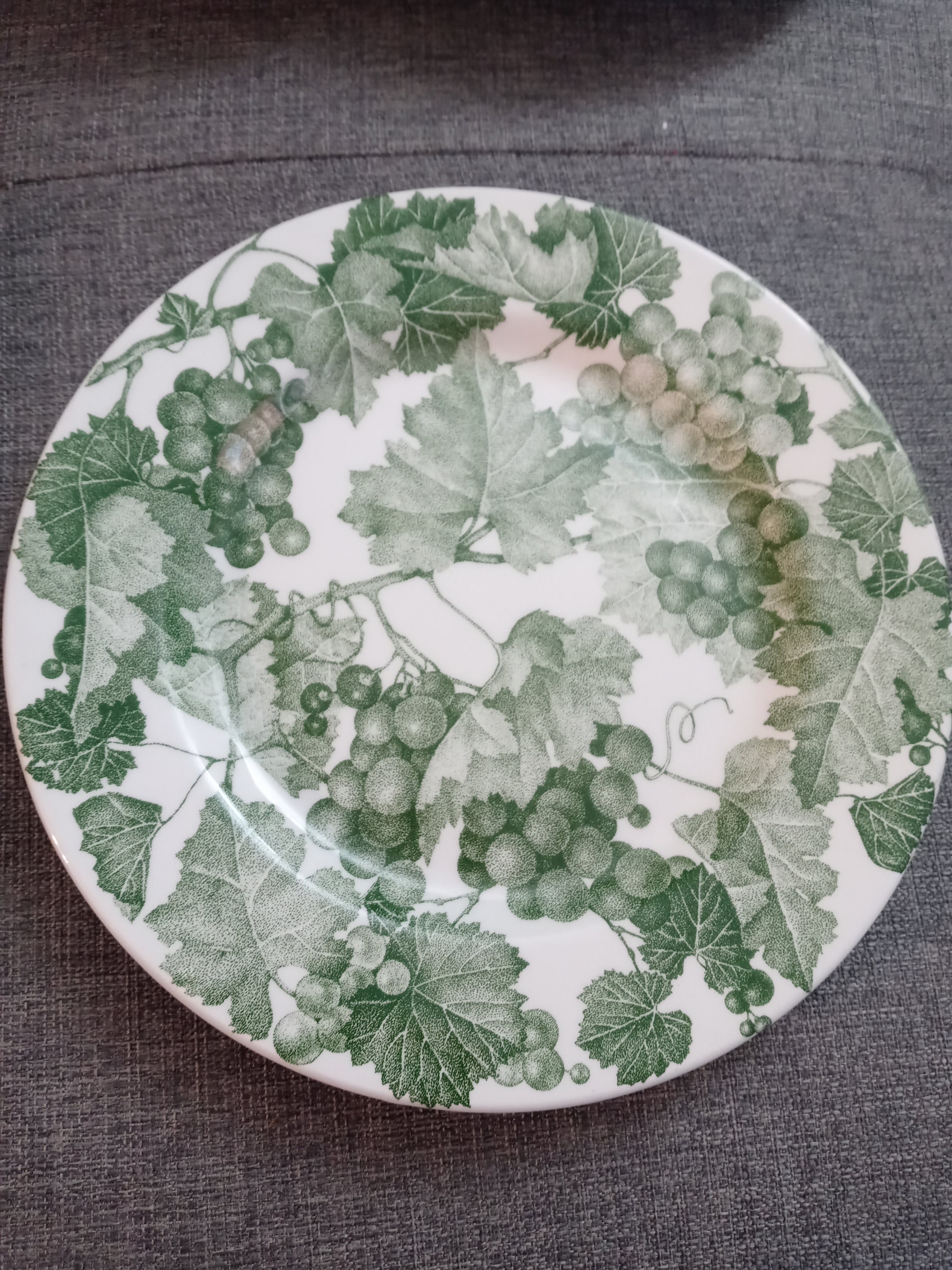 7 5/8" EXCELLENT s Quadrifoglio QUD5 Green Grapes Salad Plate 