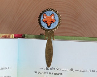 Hand Embroidered Fox Bookmark: Bronze Metal, Book Lover Gift