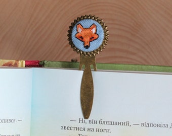 Red fox bookmark Animal metal textile bookmark Gift for booklover Hand embroidery Orange fox Foxy mama Textile bookmark Gift for teacher