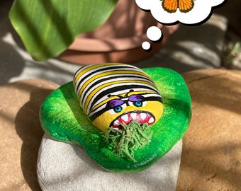 Monarch Caterpillar on Leaf