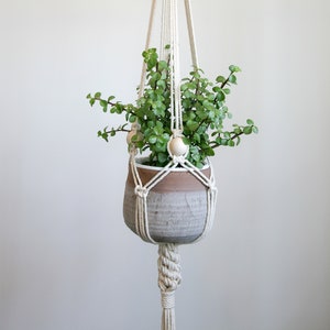 Crown Knot Macrame Plant Hanger with Large Wooden Beads, Unique Plant Hanger, Gifts for Plant Lovers, Boho Plant Hanger, Sturdy Plant Hanger