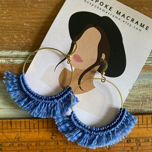 Micro Makramee Fransen Messing Creolen