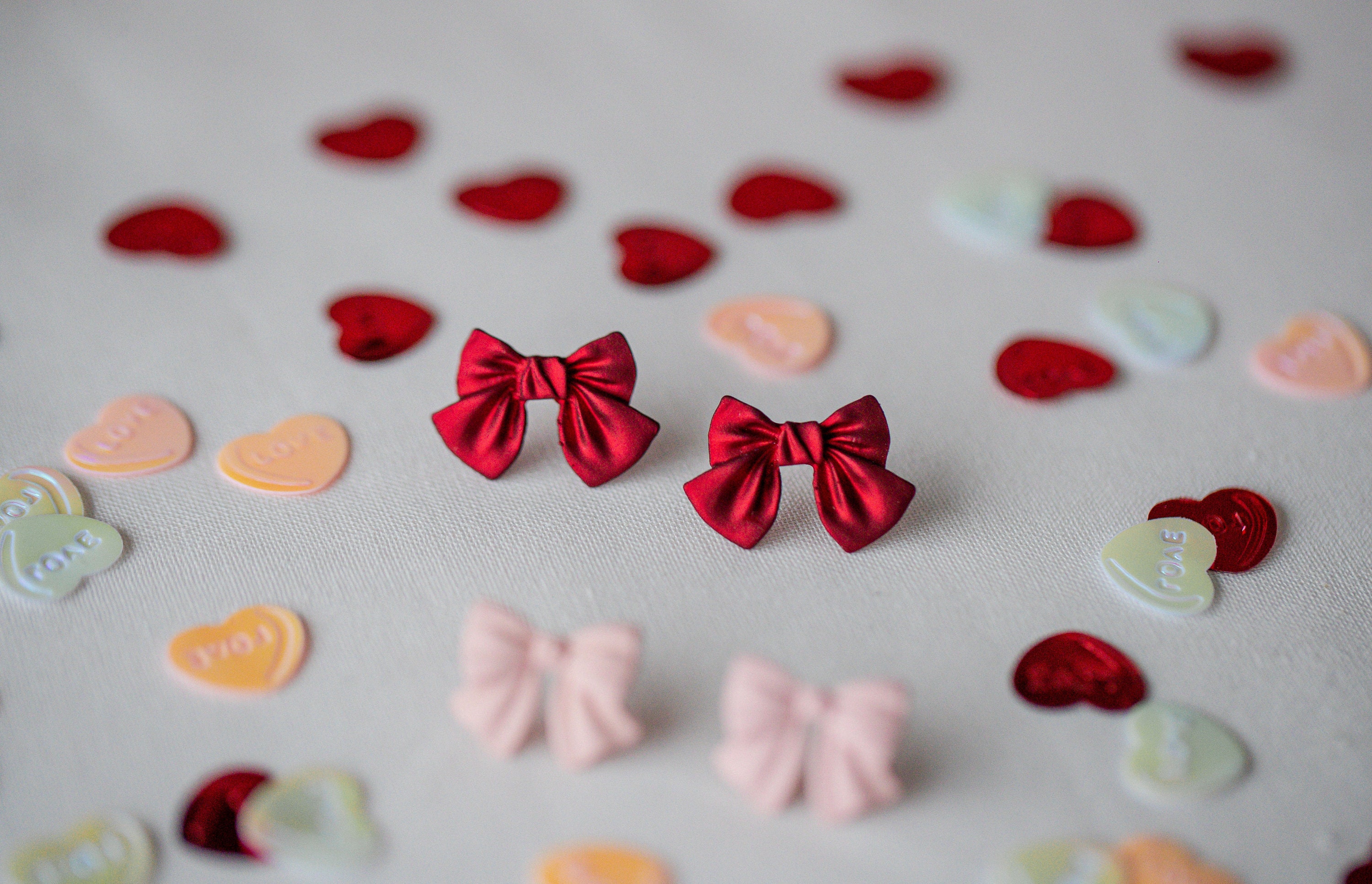Red outlet bow earrings