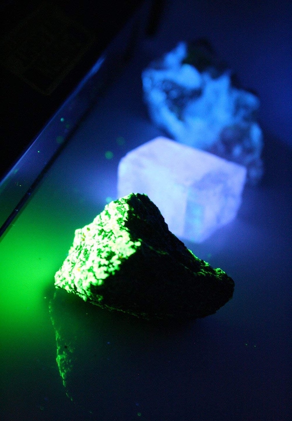 11 Watt Enhanced Short Wave 254nm UV Blacklight W Built in LED