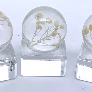 20mm Beige Baby&#39;s Breath Resin Shooter Marbles Pack of 3 (3/4&quot;) Clear w Flower Sprig Discontinued Games Crafts Art Jewelry Decor Gifts