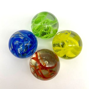 25mm Spaghetti Glass Shooter 1&quot; Marbles Choice of Single, Pk 5 Same Color or Pk of 4 Colors: Clear w Red Blue Yellow or Green Swirls