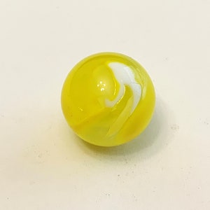 16mm Banana Swirl Early Edition Glass Player Marbles Choice of Single or Pk 5 Clear Base w Yellow & White Swirls Retired Vacor Mega Marbles Single Banana Swirl