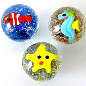 22mm &quot;Under the Sea&quot; Set of 3 Handmade Artglass Shooter Marbles (7/8&quot;) Clownfish, Seahorse and Starfish Decorating Games Crafts Art Work