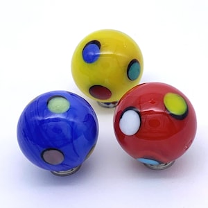 New for 2022! &quot;Doodles&quot; 22mm Handmade Art Glass Shooter Marbles (7/8&quot;) Choice: Set of 3 (1 of each Blue, Red, Yellow) or Single w Stands