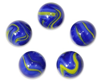 Könnte beinhalten: Fünf blaue und gelbe Marmor-Murmeln aus Glas.