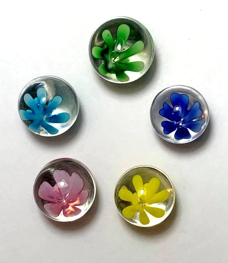 HOM Handmade Art Glass Marbles – 16mm Peony Flower Design In Green & Blue, Large Shooter Size