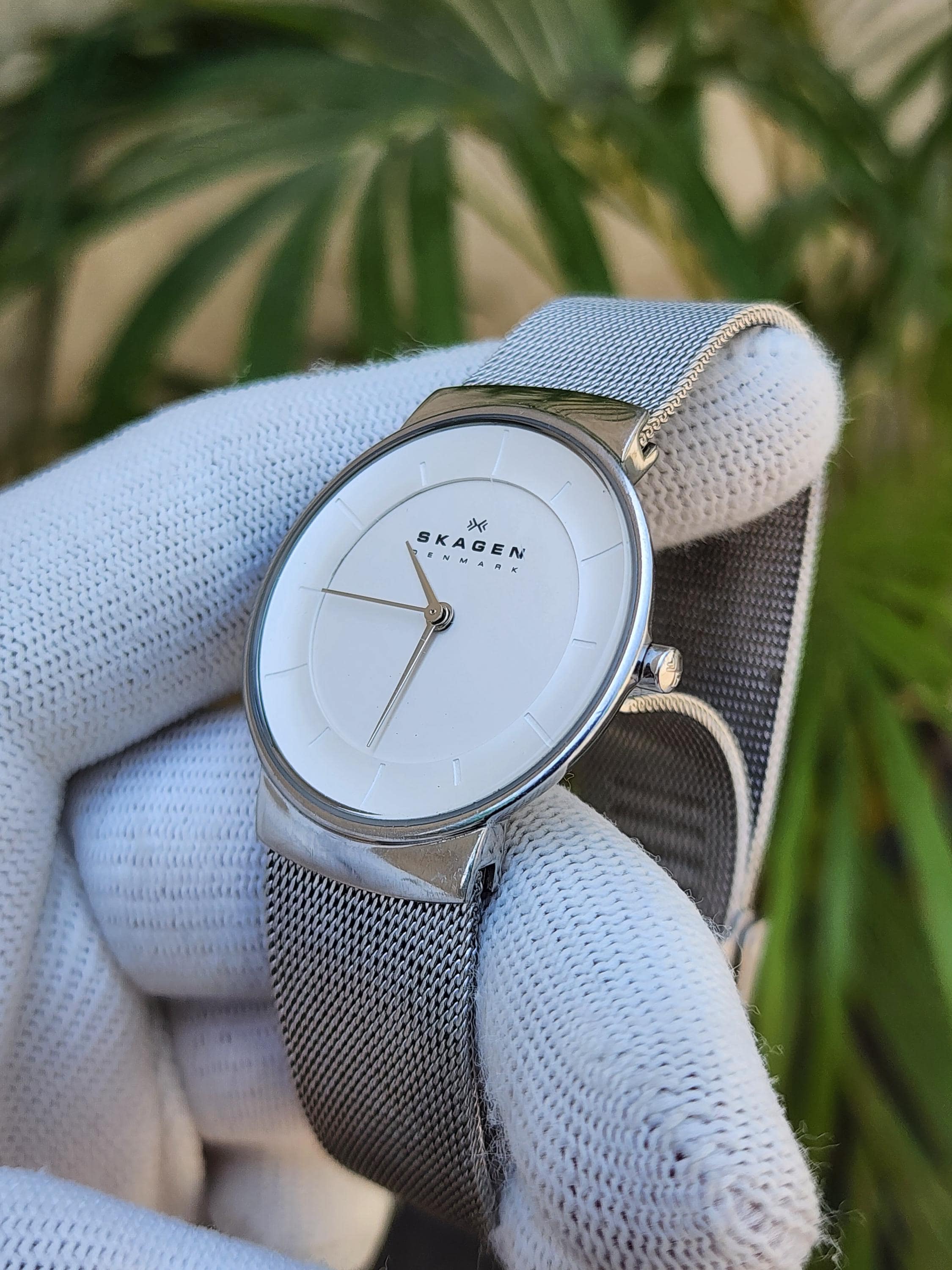 Skagen Womens Watch 26mm Silver Tone Blue Bezel White Leather New Battery Skagen Watch Women 26mm Blue Dial Silver Tone Date Round  main image 3