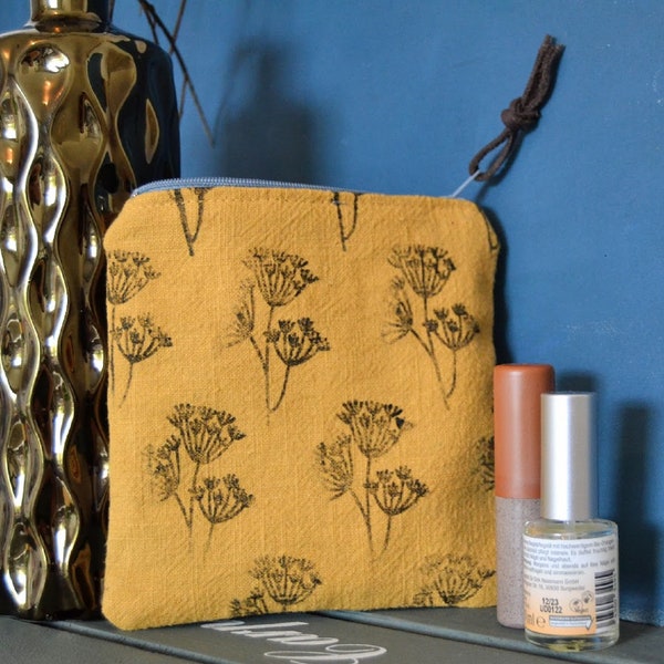 Small linen bag in mustard with floral motif, with floral print by hand, botanical print, jewelry bag, special gift, coin bag, meadow