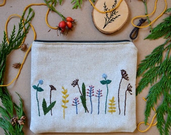 Blumenwiese Handstickerei auf Leinen, Stoffbeutel handbestickt, Kosmetikbag, Alzwecktasche, besonderes Geschenk,für sie, natur floral Heide