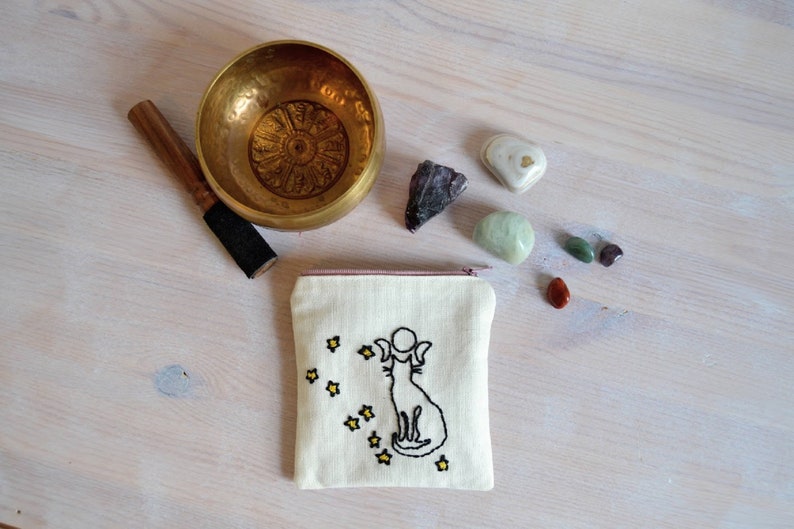 Small bag embroidered with Universum cat with tassel/ pouch jewelry bag Maintenance for oil set/ spirit bag/ Bohostyl/ Special poison image 2