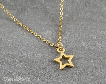 Collier délicat à breloques étoiles dorées, style minimaliste