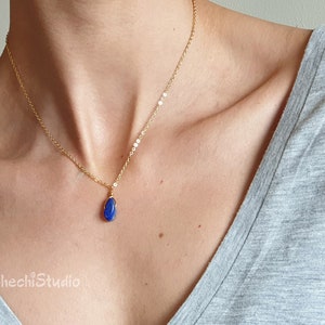 Collier en lapis-lazuli brut, chaîne en plaqué or, pierre de naissance de septembre