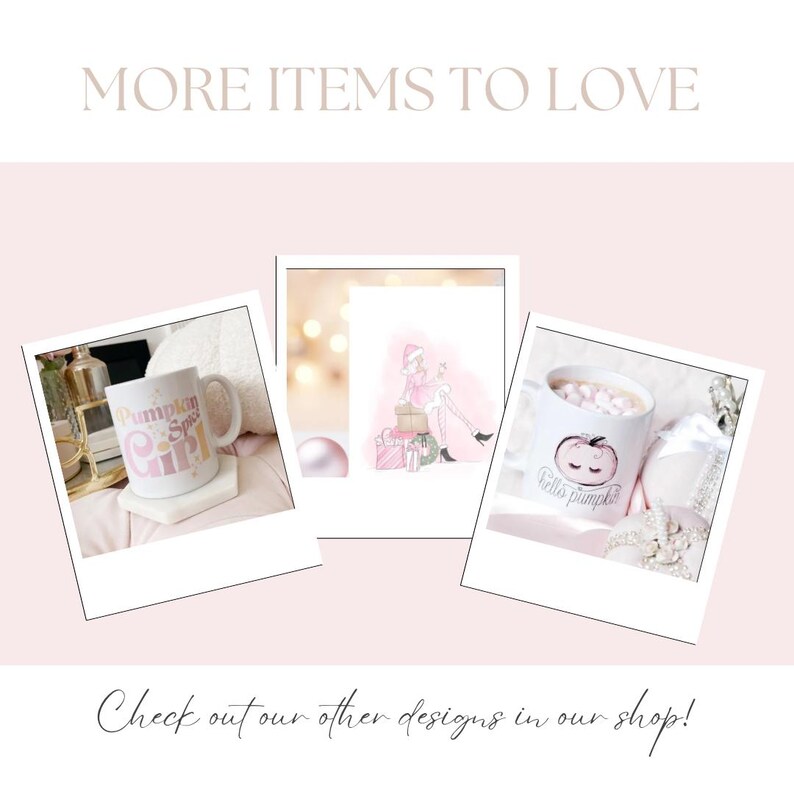 K&ouml;nnte beinhalten: Ein hellrosa Hintergrund mit drei Bildern im Polaroid-Stil. Ein Bild zeigt eine Tasse mit dem Text "Pumpkin Spice Girl". Ein anderes zeigt eine rosa Illustration einer Person mit Geschenken. Das dritte zeigt eine Tasse mit dem Text "Hello Pumpkin".