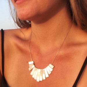 ORMEAU Necklace - Mother of pearl - Gold filled chain - Statement Necklace