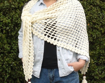 Châle en dentelle au crochet avec glands, Bandage d'épaule crème fait main, Bactus pour femmes pour des vacances tropicales, Grand châle en résille triangulaire, Cadeau pour elle