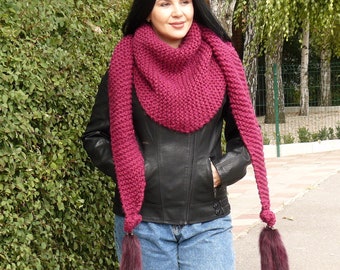 Châle en maille bordeaux à pompons, Écharpe femme couleur vin, Cache-épaules en alpaga, Écharpe douce bordeaux, Châle triangulaire, Cadeau pour la fête des mères