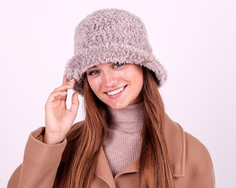 Bob pour femmes en laine, chapeau de printemps à bord, couvre-chef en tricot élégant, chapeau au crochet doux et confortable, joli chapeau de pêcheur moelleux, cadeau pour grand-mère