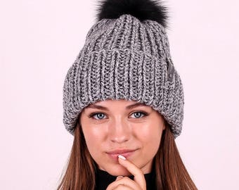 Bonnet en maille à pompon, bonnet slouchy pour femme, bonnet en grosse maille pour le printemps, bonnet en laine mélangée avec un grand pompon, cadeau pour une sœur