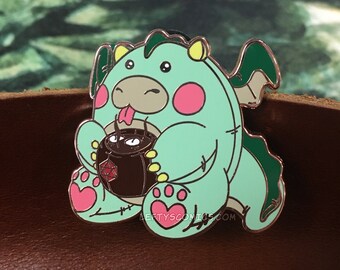 Nugget the Baby Green Dragon | Donjons &Peluches Épingles en émail dur