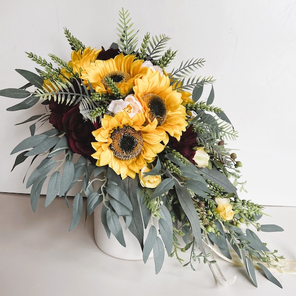 Kaskaden-Hochzeitsstrauß-Sonnenblumen-Kaskade-Blumensträuße Rustikale Sonnenblumen-Brautsträuße-Burgund-Rosen-Weizen-Gras-Brautjungfern-Blumenstrauß-Blume