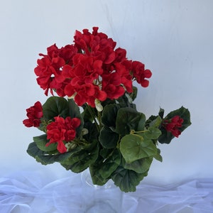 Geranio cespuglioso Pianta di geranio rosso Fiori artificiali Fiori estivi Gerani non in vaso Fiori rossi di seta finta per interni Gerani