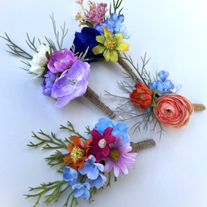 新郎のボタンホール、新郎の付添人のブートニア、野生の花のボタンホール、造花のウェディングフラワー、フェイクシルクの新郎のボタンホール、夏色の花