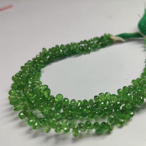 Tsavorite Teardrop Briolette Perlen: AAA grüner Granat, 6 &quot;Strang