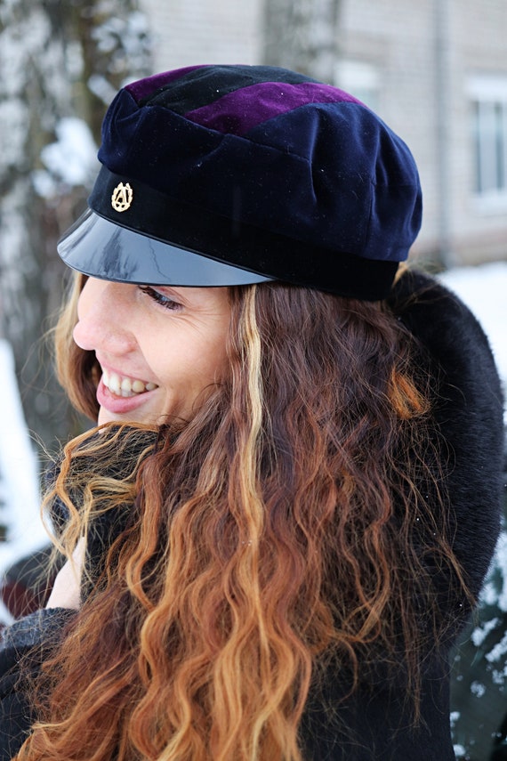 Vintage 80s baker boy velvet hat