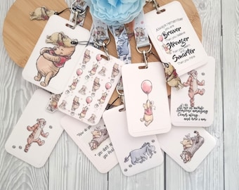 Cordón/llavero/portatarjetas clásico vintage de Winnie the Pooh de Disney / Clip de seguridad desmontable a juego con el nombre del personaje de Disney