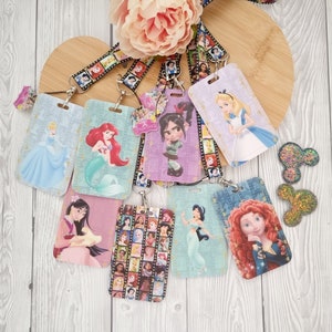 Porte-clés Disney Princess Alice Mulan Jasmine Cendrillon Med Brave Merida / porte-badge lanière carte d'identité en plastique assortie cadeau lanière Disney