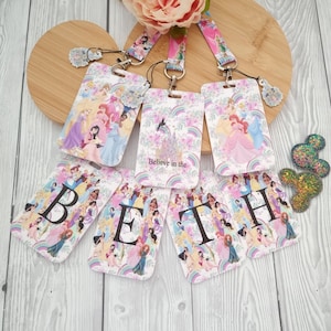 Disney Prinzessinnen Gruppe - Personalisiertes Anfangsbuchstaben Lanyard / Schlüsselanhänger / lD abzeichen / Passender Kunststoff ID Name Charakter Abbruchsicherheitsclip