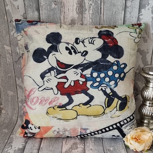 Disney 18 x 18 Minnie Mouse Canvas Outdoor Throw Pillow