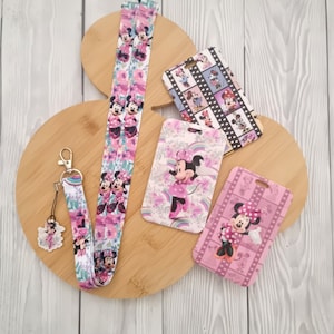 Minnie Mouse Topolino Holiday Pass Reel Lanyard / portachiavi / porta badge con cordino / Nome ID corrispondente - regalo con cordino personaggio Disney