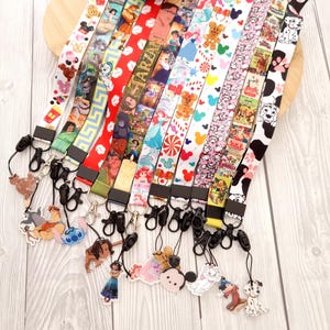 Globo de oreja de Mickey Stitch de Disney vintage, Castillo Ratatouille, Hércules, WALL-E, cordón/llavero/insignia de identificación/cordón de personaje de Disney, regalo imagen 1