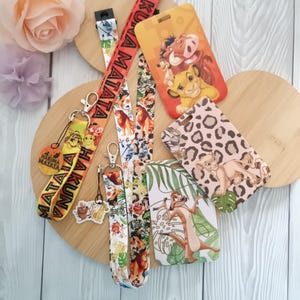Lanière Simba Disney King Lion « Hakuna matata » / porte-clés / porte-badge / nom d'identification en plastique assorti - cadeau lanière personnage Disney