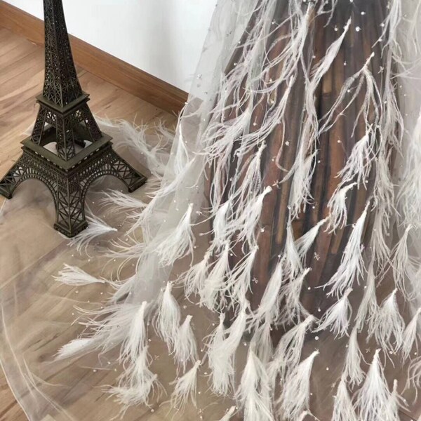 Dentelle de plumes blanches, tissu en dentelle florale avec perles, robe en tissu de mariée brodée en dentelle rétro