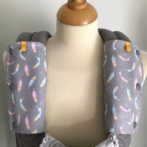 Plumas en almohadillas para babear grises Almohadillas para chupar Plumas en colores pastel Funda acolchada Ergo Cubiertas de arnés Portador