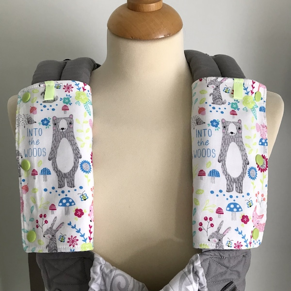 Bear drool pads White Woodland Suck pads Padded strap covers Ergo Baby carrier Teething Newborn Boy Toy holder Fox Flowers Toadstool fabric