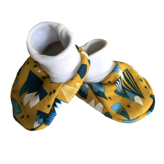 Zapatitos de bebé de puño tela montañas amarillo zapatos de bebé