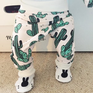 green cactus harems, ninja pants, drop crotch pants, baby harem pants, harem pants, gender neutral, harlem pants, baby gift
